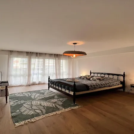 Apartment In Le Mans With Retro-Chic Style *