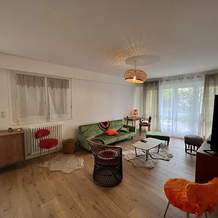 Apartment In Le Mans With Retro-Chic Style شقة