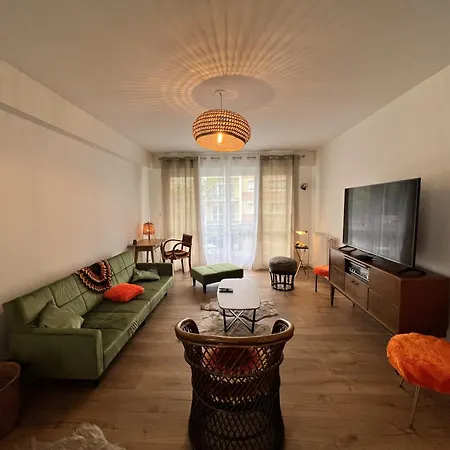 Apartment In Le Mans With Retro-Chic Style