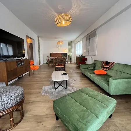 Apartment In Le Mans With Retro-Chic Style لو مان